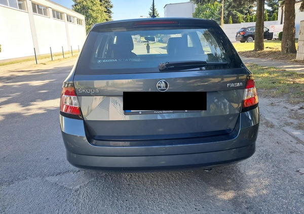 Skoda Fabia cena 27600 przebieg: 231900, rok produkcji 2016 z Poznań małe 154
